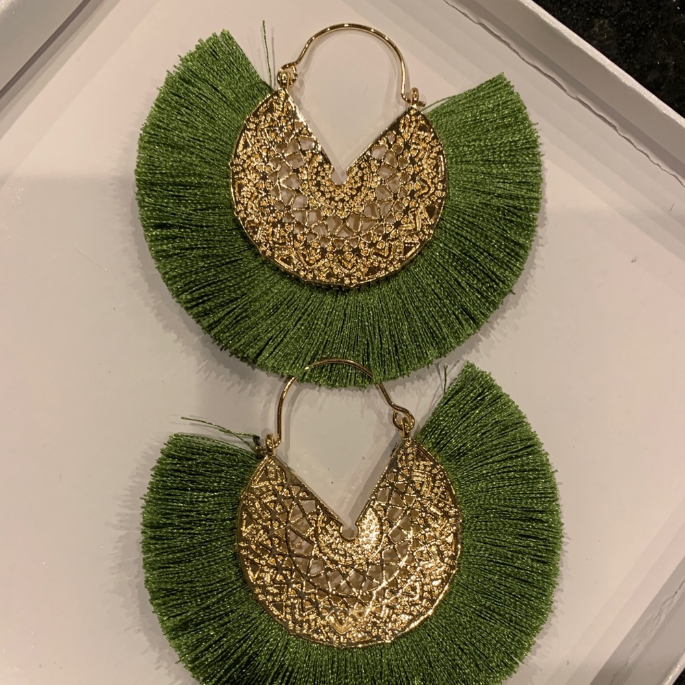 Women’s Fan Tassel earrings